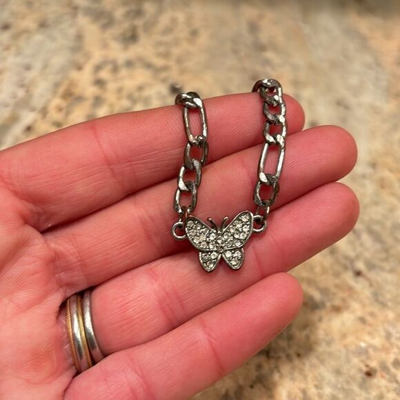 Woman's silver chain with butterfly w faux diamonds - Picture 6 of 7